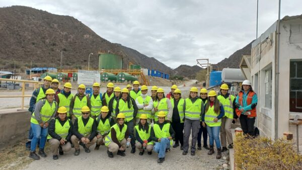 FUTUROS TÉCNICOS EN PROCESOS DEL IES DE ANDALGALÁ CONOCIERON LA OPERACIÓN DE MINERA ALUMBRERA.