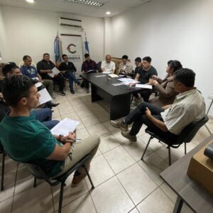 REUNIÓN INFORMATIVA ENTRE POLICÍA MINERA Y EMPRESAS PARA REFORZAR EL CUMPLIMIENTO DE LA NORMATIVA EN PROYECTOS MINEROS