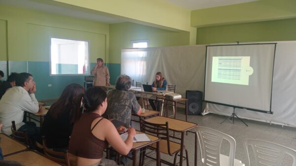 CHARLA SOBRE PARTICIPACIÓN CIUDADANA Y MONITOREO DE AGUA PARA ESTUDIANTES DEL IES ANDALGALÁ