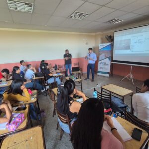 PROYECTO TRES CRUCES BRINDO UNA CHARLA INFORMATIVA A LOS ALUMNOS DEL IES FIAMBALÁ.