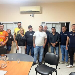 REUNIÓN ENTRE EL INTENDENTE DE FIAMBALÁ Y PROVEEDORES MINEROS PARA FORTALECER EL DESARROLLO LOCAL.