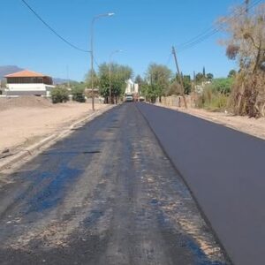 FIAMBALÁ AVANZA CON NUEVAS OBRAS DE ASFALTO FINANCIADAS POR REGALÍAS MINERAS.