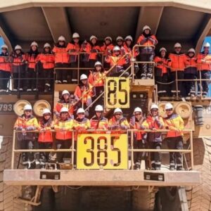 30 MUJERES SE CAPACITAN PARA OPERAR CAMIONES MINEROS EN VELADERO.