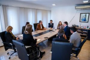𝗩𝗜𝗖𝗨𝗡̃𝗔 𝗔𝗖𝗘𝗟𝗘𝗥𝗔 𝗘𝗟 𝗗𝗜𝗔́𝗟𝗢𝗚𝗢 𝗖𝗢𝗡 𝗟𝗔 𝗥𝗜𝗢𝗝𝗔 𝗬 𝗕𝗨𝗦𝗖𝗔 𝗖𝗢𝗡𝗦𝗢𝗟𝗜𝗗𝗔𝗥 𝗔𝗖𝗨𝗘𝗥𝗗𝗢𝗦 𝗣𝗔𝗥𝗔 𝗘𝗟 𝗗𝗘𝗦𝗔𝗥𝗥𝗢𝗟𝗟𝗢 𝗗𝗘𝗟 𝗣𝗥𝗢𝗬𝗘𝗖𝗧𝗢.