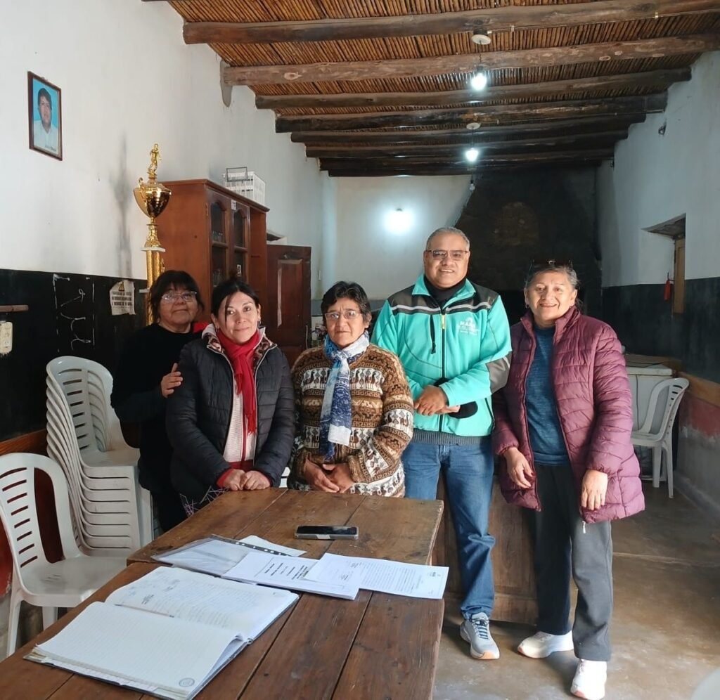 EL CLUB DEPORTIVO ANDINO DE FUERTE QUEMADO, SANTA MARIA, RECIBIO DONACIONES DE MARA PARA MEJORAR SU SEDE.