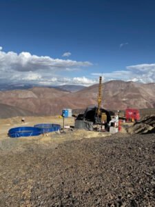 HALLAN ORO, PLATA Y COBRE DE ALTA LEY CERCA DE LA SUPERFICIE EN FILO SUR, SAN JUAN.