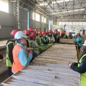ESTUDIANTES DE ANDALGALÁ SE CAPACITARON EN MINA ALUMBRERA Y CONOCIERON DE CERCA LA ACTIVIDAD MINERA.
