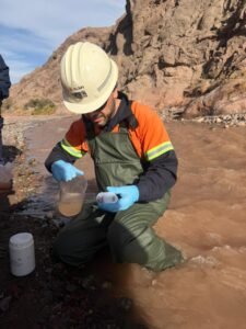 ZIJIN 3Q FORTALECE EL MONITOREO AMBIENTAL PARTICIPATIVO EN FIAMBALÁ CON UNA NUEVA JORNADA EN EL RÍO GUANCHÍN.