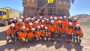 VELADERO ABRE UNA NUEVA CONVOCATORIA PARA FORMAR MUJERES COMO OPERADORAS DE CAMIONES FUERA DE RUTA