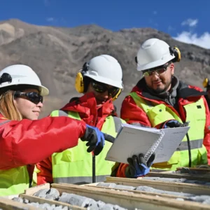 SAN JUAN IMPULSA UN DEBATE CLAVE PARA GARANTIZAR EMPLEO LOCAL EN LA MINERÍA.