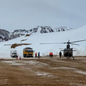 LAS MEJORAS CLIMÁTICAS PERMITEN A VELADERO COMENZAR LA ROTACIÓN DE PERSONAL POR VÍA AÉREA.