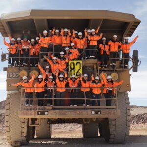 MÁS DE 100 MUJERES SE POSTULARON PARA CAPACITARSE COMO OPERADORAS DE CAMIONES EN VELADERO.
