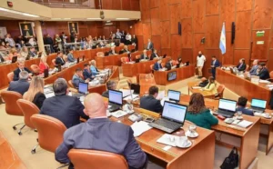 DIPUTADOS DE SAN JUAN APROBARON POR AMPLIA MAYORÍA EL ACUERDO CON VICUÑA POR US$250 MILLONES.