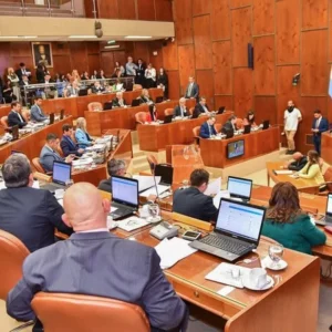 DIPUTADOS DE SAN JUAN APROBARON POR AMPLIA MAYORÍA EL ACUERDO CON VICUÑA POR US$250 MILLONES.
