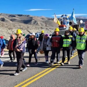 MINEROS CAMINANTES: UNA TRADICIÓN DE FE, DEVOCIÓN Y PROMESA ANTE EL SEÑOR Y SEÑORA DEL MILAGRO.