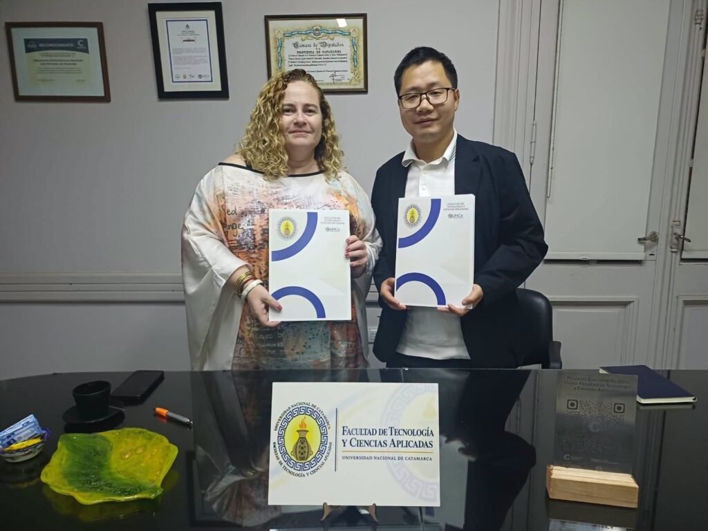 ZIJIN-LIEX Y LA UNCA FIRMARON UN CONVENIO PARA FORTALECER LAS PRÁCTICAS PROFESIONALES DE ESTUDIANTES CATAMARQUEÑOS.